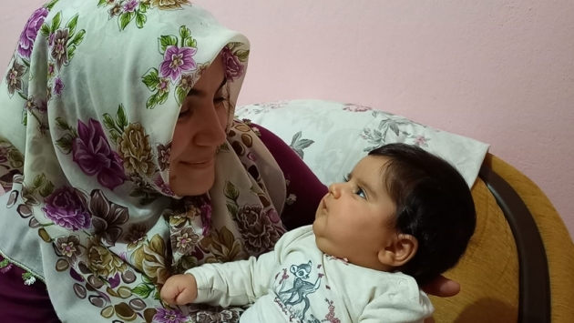 Tepkiler ses getirdi: İki aylık Beril annesiyle hapisten çıktı