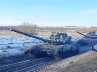 Rus tankları, Ukrayna topraklarında devriye geziyor