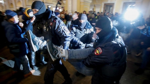 Ruslar ‘Ukrayna’ için sokağa çıktı! Çok sayıda gözaltı var