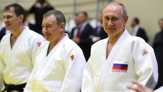 Vladimir Putin’in onursal başkanlığı askıya alındı