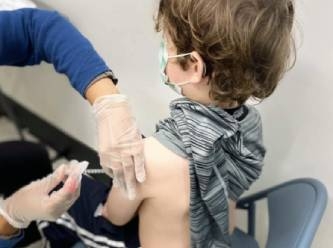 BioNTech aşısının etkisi çocuklar üzerinde yarı yarıya azaldı