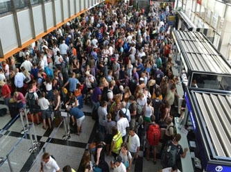 Rusya’da kriz büyüyor: Kaçmak isteyenler havalimanlarını doldurdu