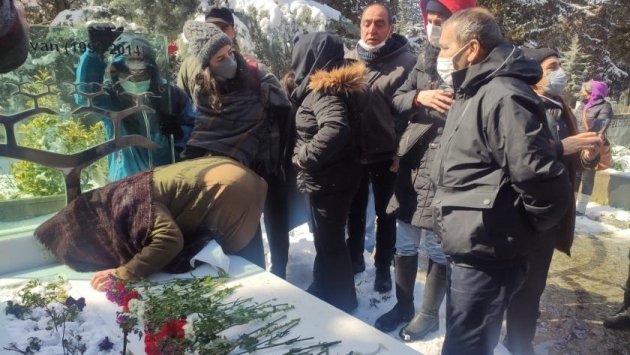 Berkin Elvan ölümünün 8'inci yılında mezarı başında anıldı
