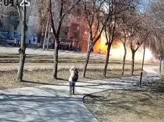 Kiev'de füzenin düşme anı kamerada