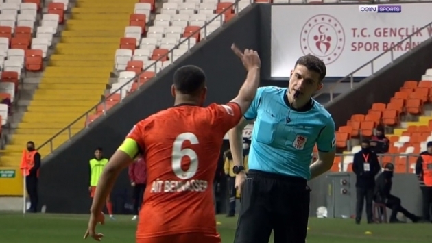 Adanaspor-Eyüpspor maçının hakeminden yanlış kırmızı kart!