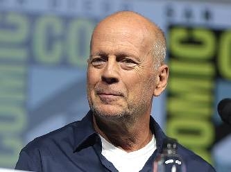 Afazi teşhisi konulan Bruce Willis oyunculuğu bıraktı