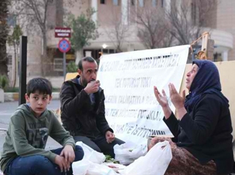 Adalet arayan Şenyaşar ailesi, ilk iftarlarını adliye önünde yaptı