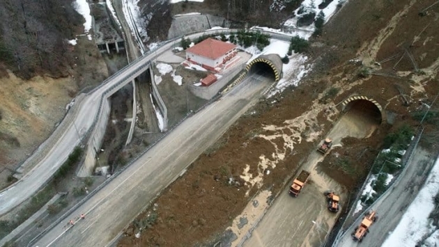 Bolu Dağı Tüneli’nde heyelan: Çift yönlü olarak trafiğe kapatıldı