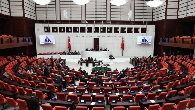 Seçim yasası görüşülürken AKP'li milletvekilleri maç izlemeye gitmiş