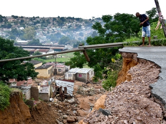 Güney Afrika'da sel felaketinde can kaybı artıyor