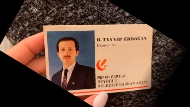 Erdoğan’ın arşivinden çıkan kartvizit sosyal medyada gündem oldu