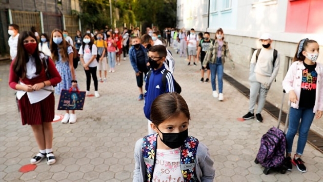 Bakan Koca: Okullarda maske mecburiyeti kalktı