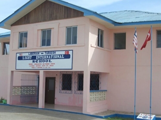 Liberya, Işık Koleji öğretmenlerini BM korumasına rağmen sınır dışı etti
