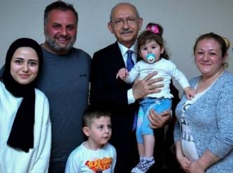 Kılıçdaroğlu, İstanbul’da elektriği kesilen bir aileyi daha ziyaret etti