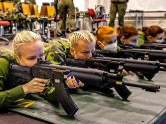 Rus işgalinden korkan Finlandiyalılar, silahlı eğitim alıyor