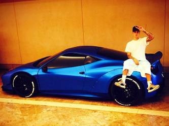 Justin Bieber'a ''Ferrari'ye tüp taktıran adam'' muamelesi