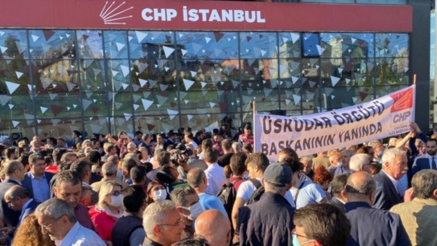 CHP İstanbul İl Başkanlığı önünde 'Kaftancıoğlu'na destek gösterisi