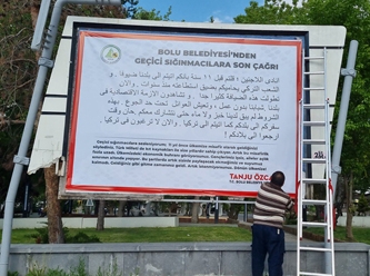 CHP'li Özcan Arapça bilboardla mültecileri hedef aldı: 'Artık istenmiyorsunuz, dönün ülkenize!'