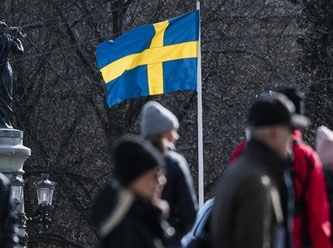 İsveçli yazar ve gazeteciler ayaklandı : 