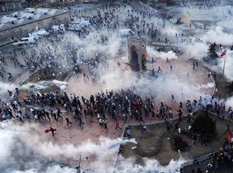 Gezi Parkı'na 9 yıl sonra yine polis bariyeri kondu