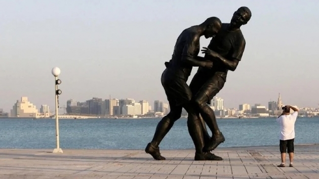 Katar, 9 yıl önce kaldırılan Zinedine Zidane heykelini yeniden kuracak!