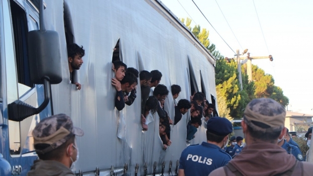 Bakan Soylu duyurdu: Kaçak göçmenlere karşı yeni adımlar