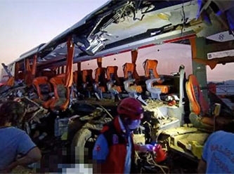 Yolcu otobüsü devrildi: 6 ölü 25 yaralı