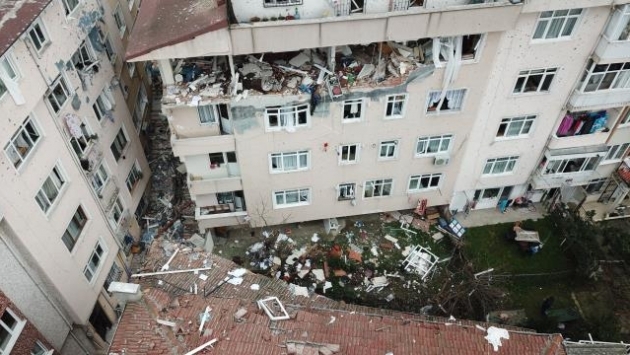 Üsküdar'da apartman dairesinde doğalgaz patlaması: 1’i ağır 3 yaralı
