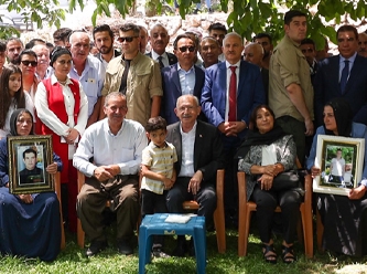 Kılıçdaroğlu Uludere'de mağdur ailelerle görüştü: Adalet olmalı, olay aydınlatılmalı