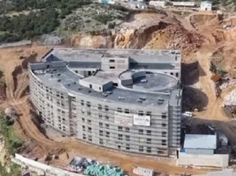 AKP'nin 5 yıldır bitiremediği devlet hastanesi açılmadan icralık oldu