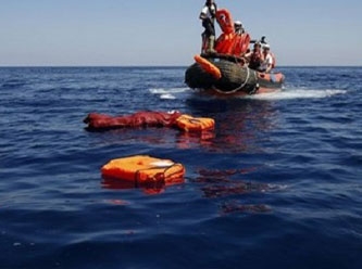 Ege Denizi'nde göçmenleri taşıyan tekne alabora oldu