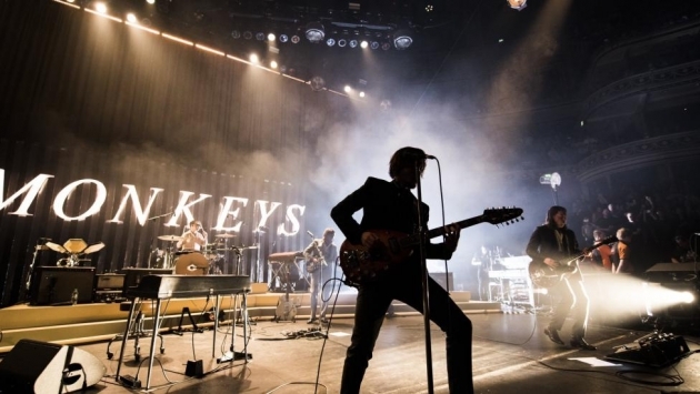 Arctic Monkeys'e saldıran bakkal: Rock sevmem ama gelsin tanışalım