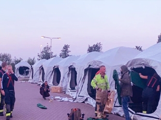 Hollanda iltica Merkezi Ter Appel doldu, mültecilere çadırlar kuruluyor