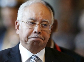Yolsuzluktan 12 yıl ceza alan eski başbakan cezaevine kondu