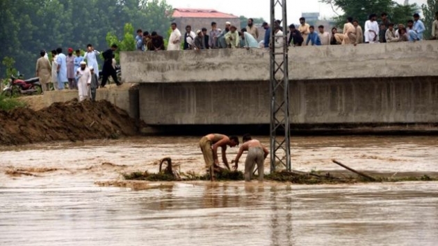 Pakistan'da sel felaketi: Ülkeye uluslararası yardımlar ulaşmaya başladı