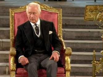 Kral 3. Charles Parlamento'da taziyeleri kabul etti