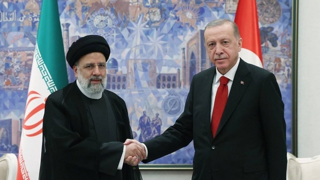 Erdoğan, İranlı mevkidaşı Reisi ile bir araya geldi