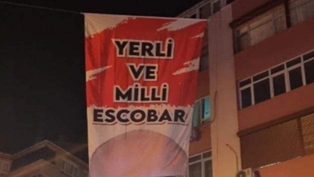 'Yerli ve Milli Escobar' pankartı 