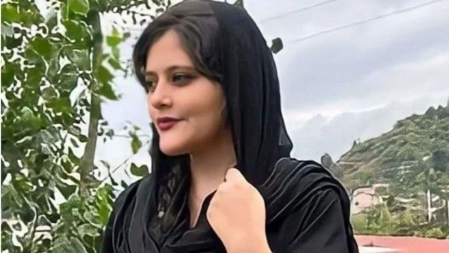 İran'da, ahlak polisince gözaltına alındıktan sonra komaya giren Mahsa Emini öldü