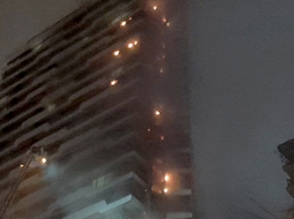 Kadıköy' Fikirtepe'de 24 katlı binada çıkan yangın korkuttu