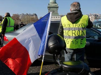 Fransızlar zamları protesto etmek için sokaklara döküldü
