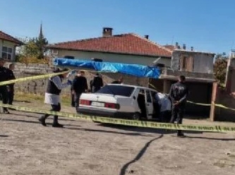 Otomobilin içinde esrarengiz cesetler bulundu