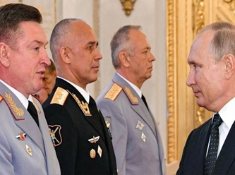 Putin 'Rusya Kahramanı'nı görevden aldı