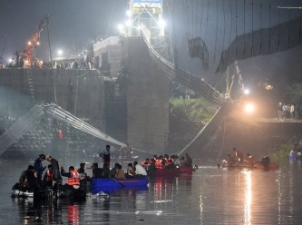 Asma köprü çöktü: En az 120 ölü
