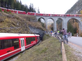 Dünyanın en uzun yolcu treni, seferini tamamlayarak rekor kırdı