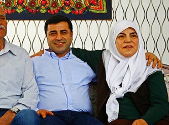Demirtaş, hasta babasını ziyaret etmek için Diyarbakır'daydı