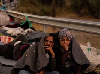 Mülteci kampında yaşayan gazeteci: Avrupalı olmaktan utanıyorum