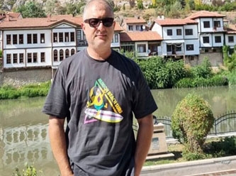 KHK’lıların sesi olan KHK TV muhabiri Ahmet Erkan Yiğitsözlü’nün evinde arama yapılıyor