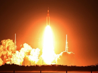 Artemis 1 roketi fırlatıldı, NASA 50 yıl sonra Ay'a geri dönüyor