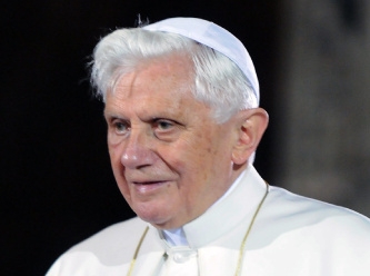 Eski Papa 16. Benedict öldü